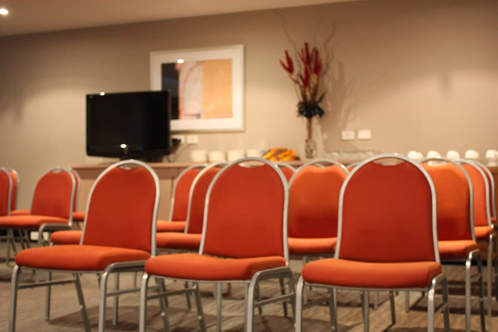 Gladstone Downtown Central Apartment Hotel 40/48