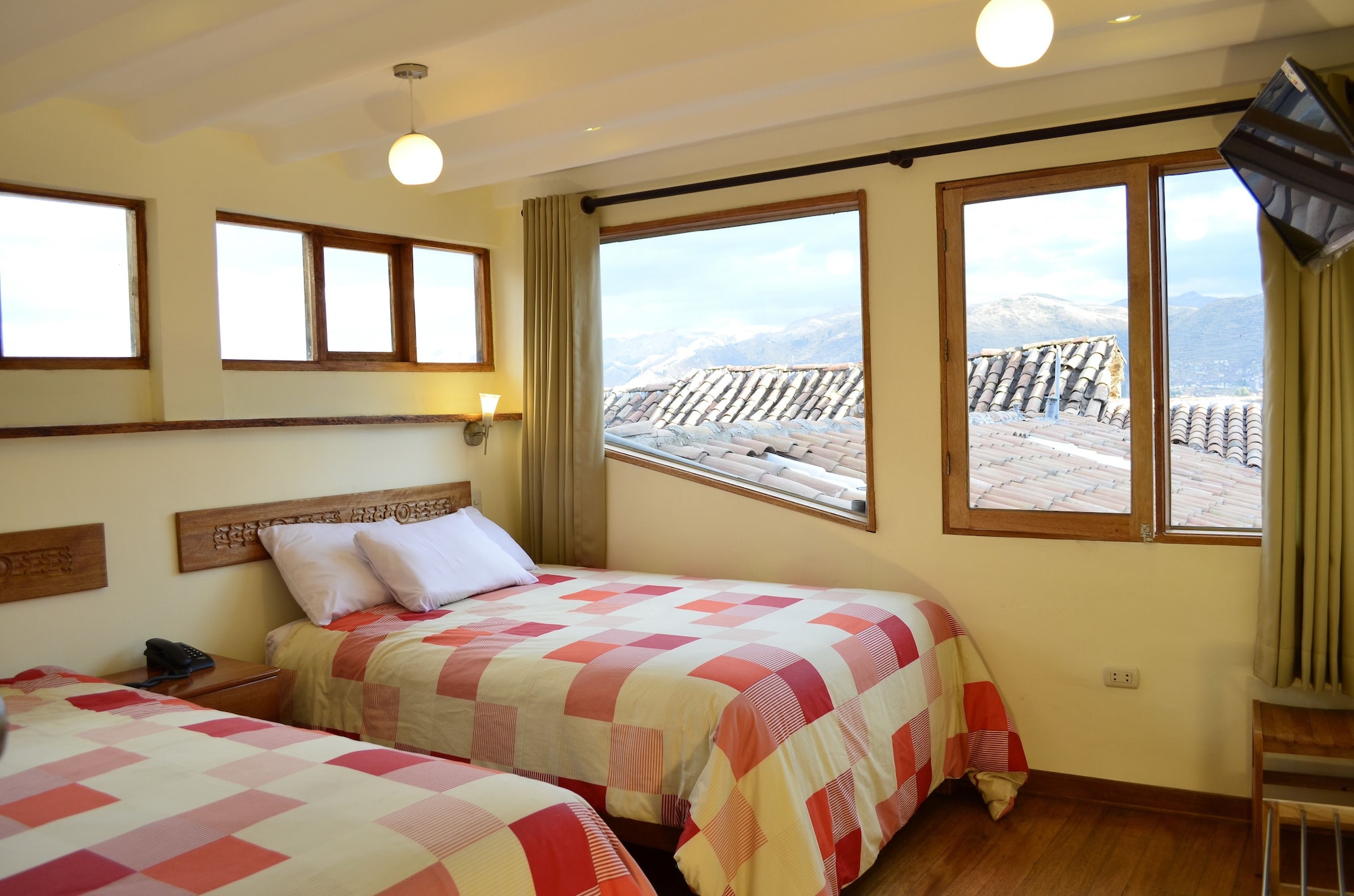 ROOM, TWIN BEDS