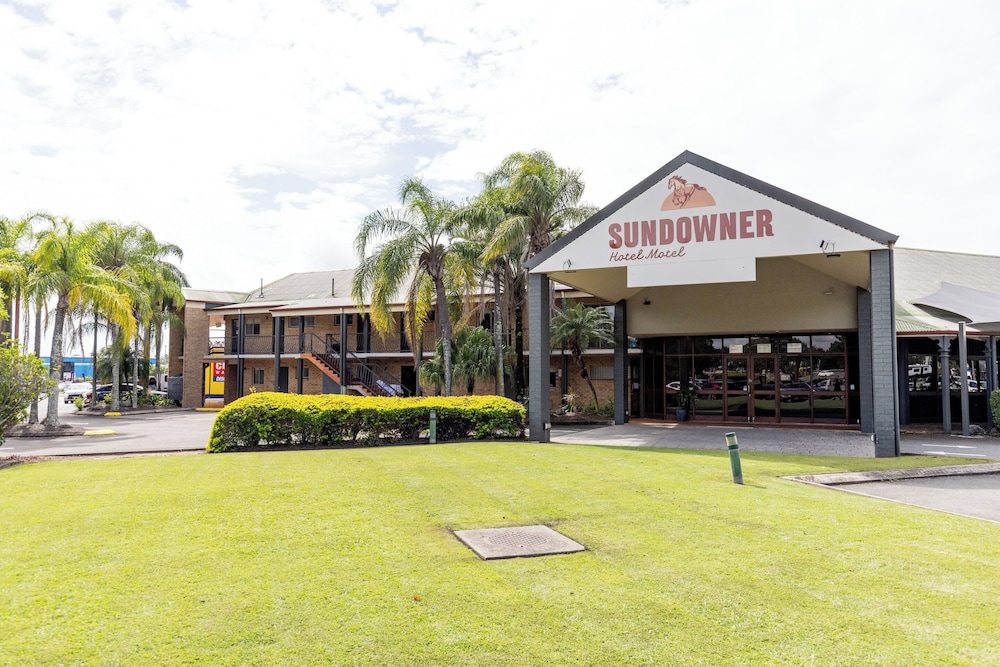SUNDOWNER HOTEL MOTEL 44/49