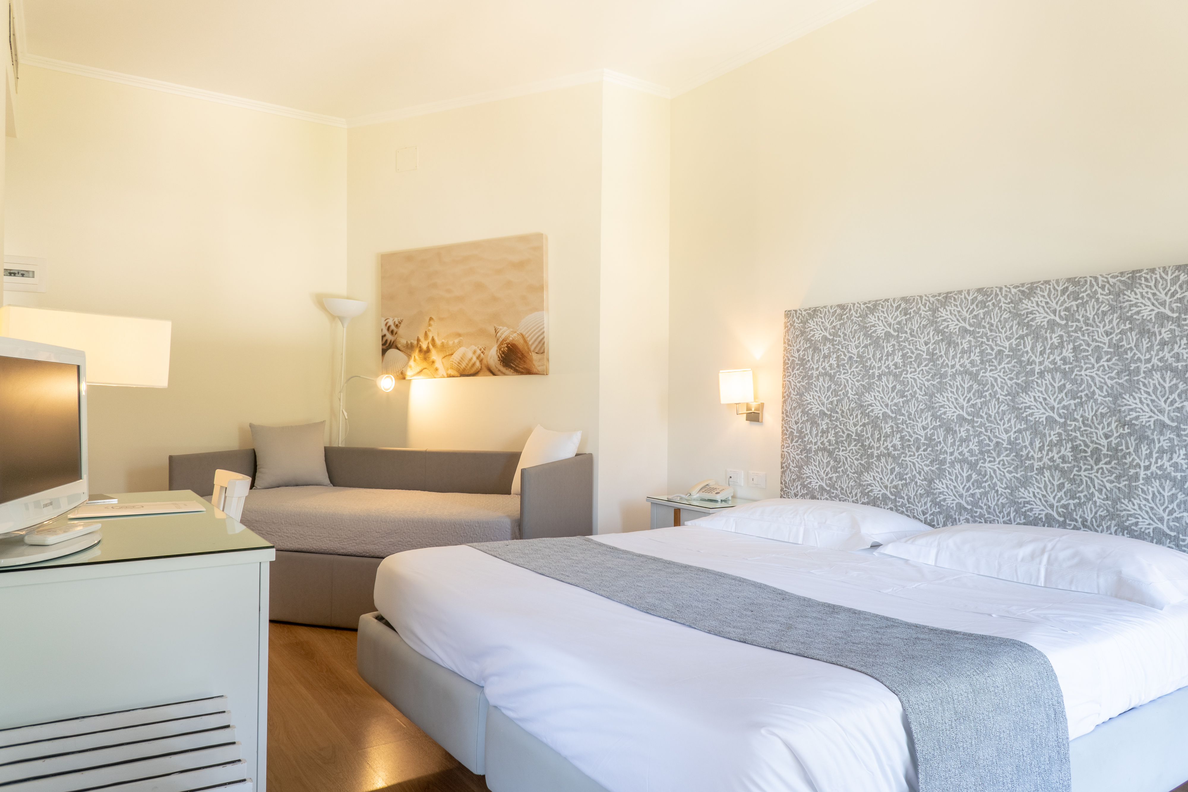 ROOM, DOUBLE OR TWIN BED, POOL VIEW, BALCONY