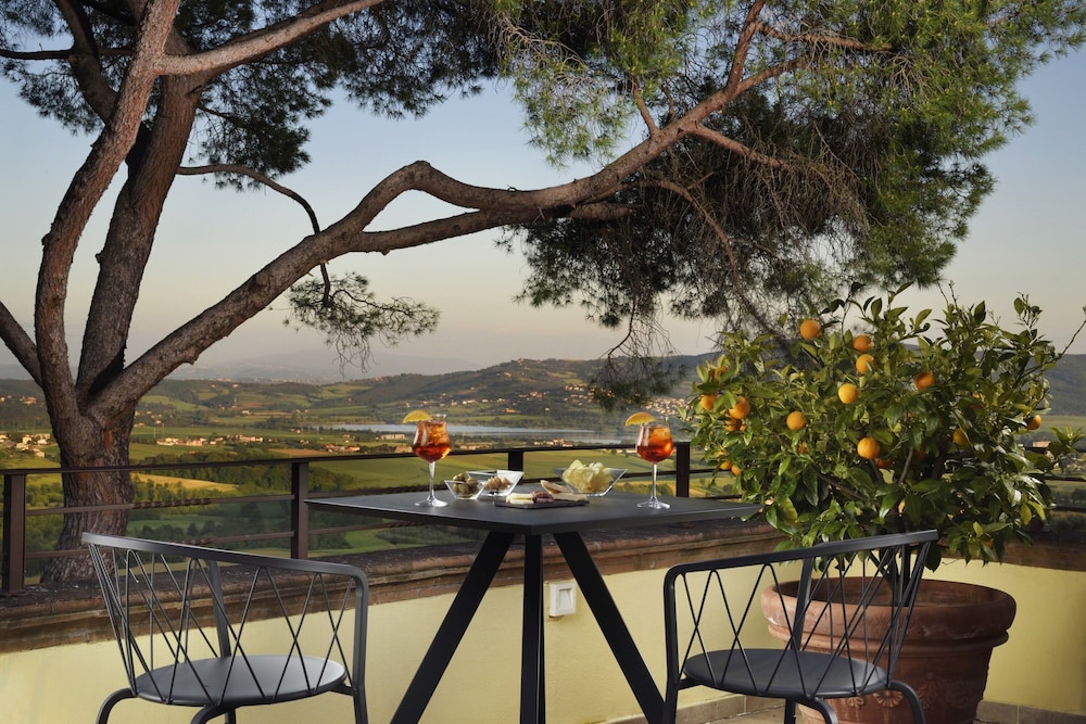 Relais Villa Monte Solare 33/50