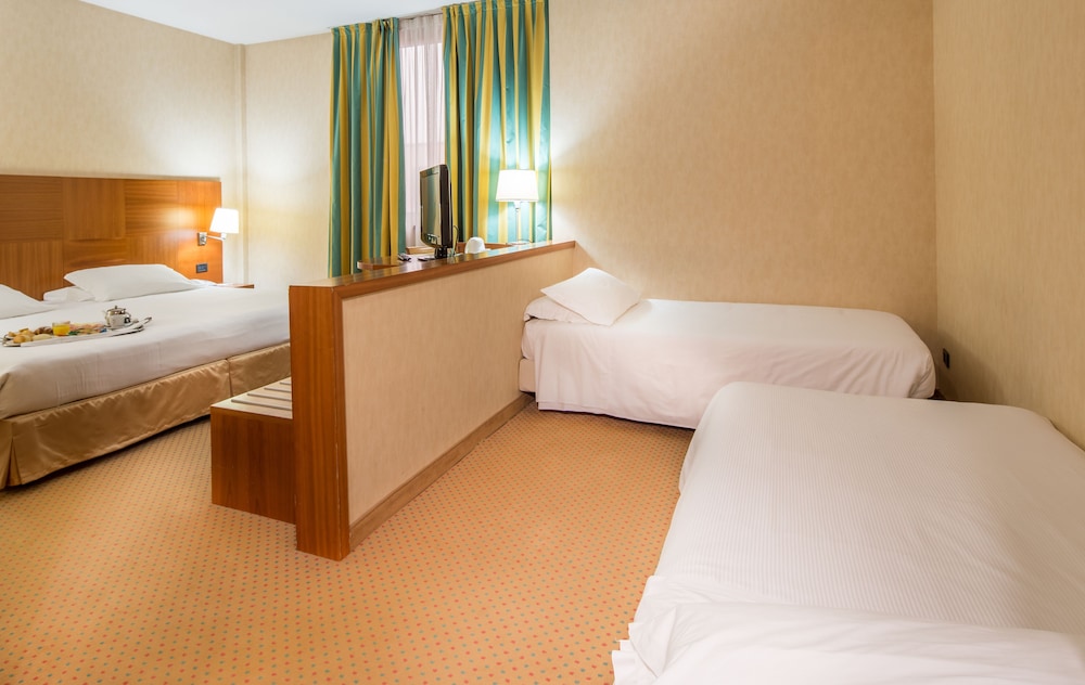 Best Western Cavalieri Della Corona Hotel 16/55