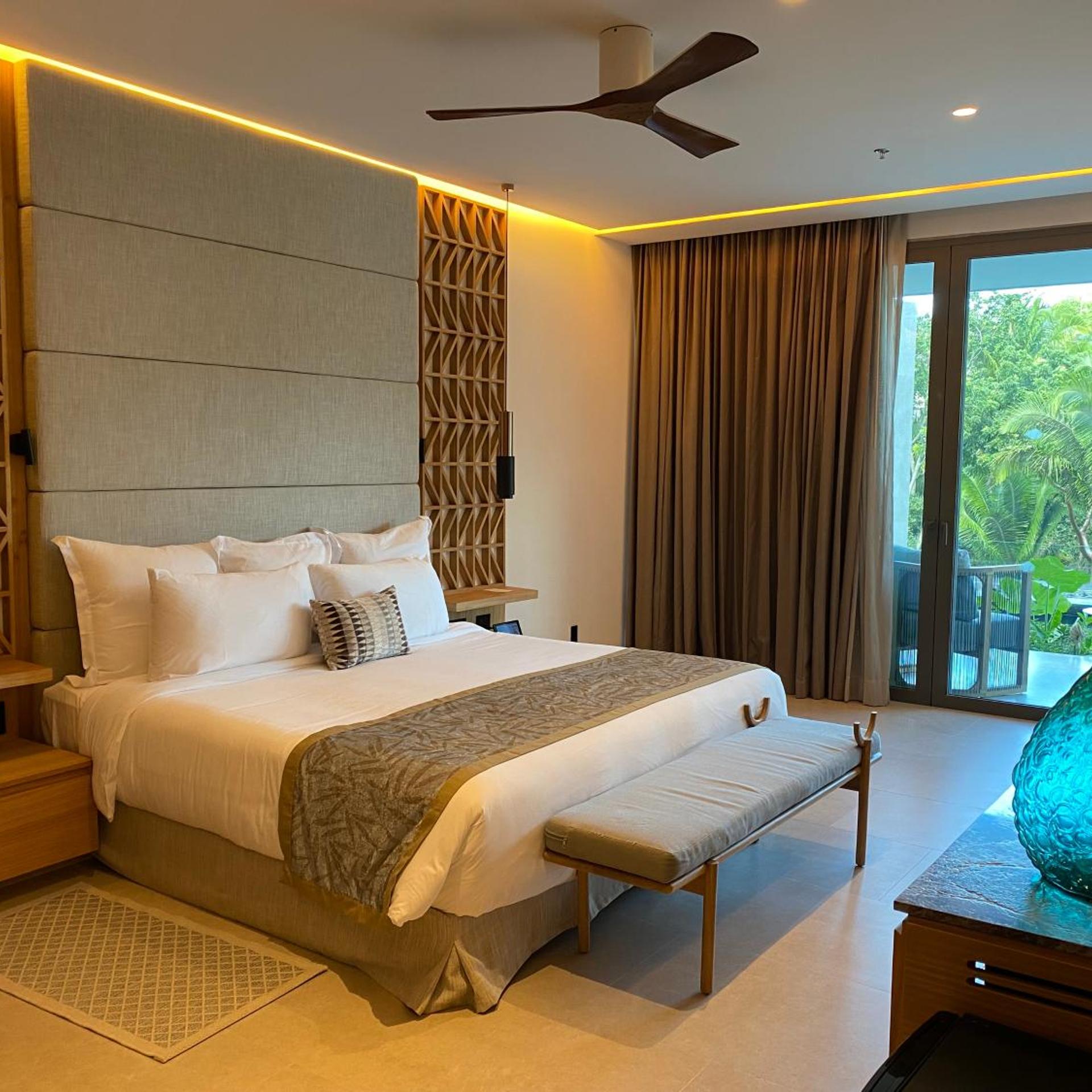 Preferred Club, Swim Out, Suite, Tropical View