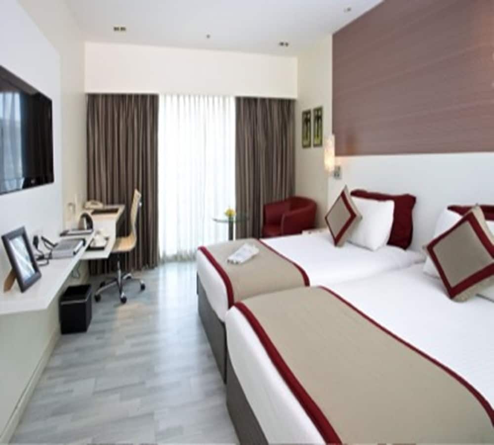 Majestic Court Sarovar Portico 6/46
