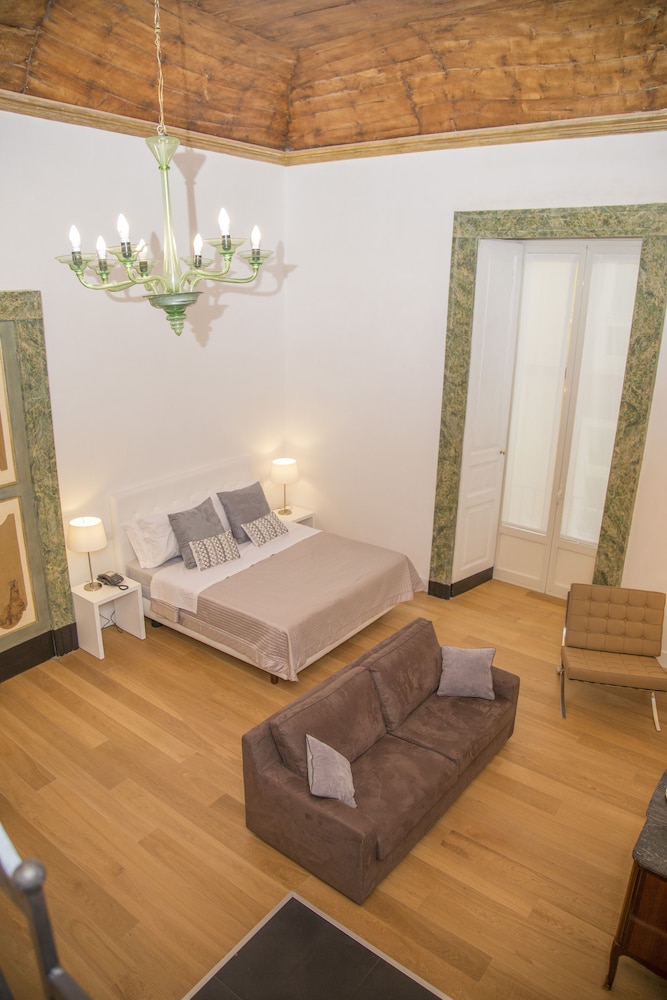 SANTA CHIARA BOUTIQUE HOTEL 48/73