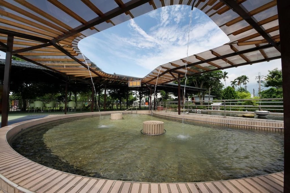 Spring Fountain Hotel 24/42