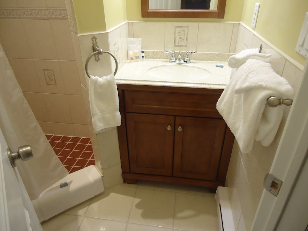 Bayside Inn & Waterfront Suites 39/40