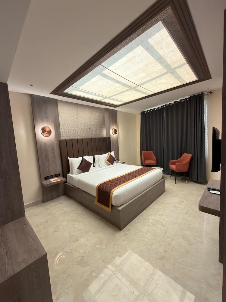 Sky, Suite, King Bed