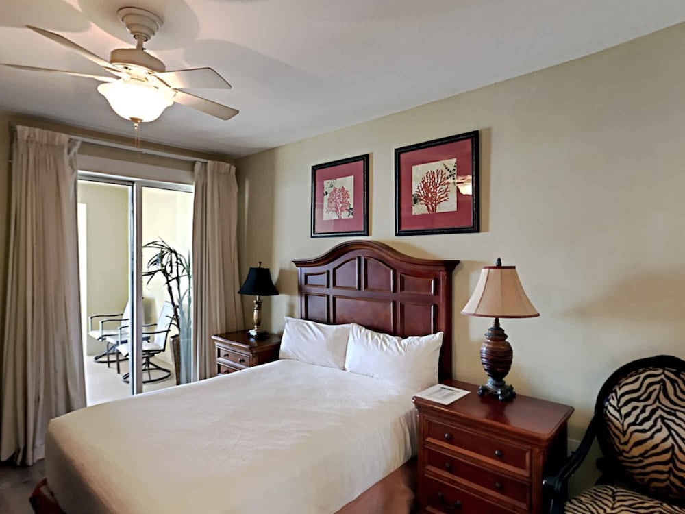 Grand Panama Beach Resort by Emerald View Resorts 28/77