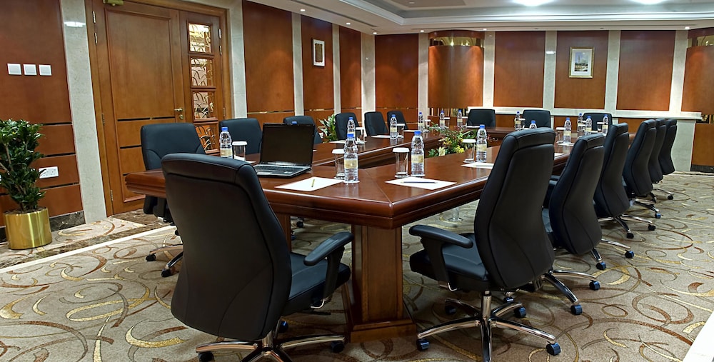 DoubleTree by Hilton Dubai Port Saeed. 57/65