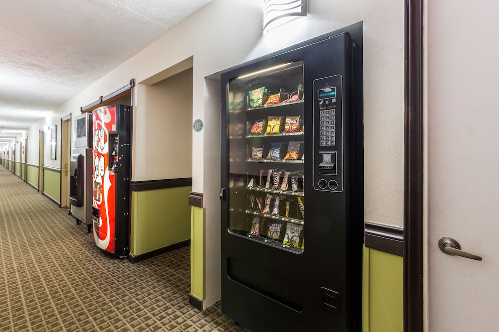 Quality Inn Traverse City 48/63