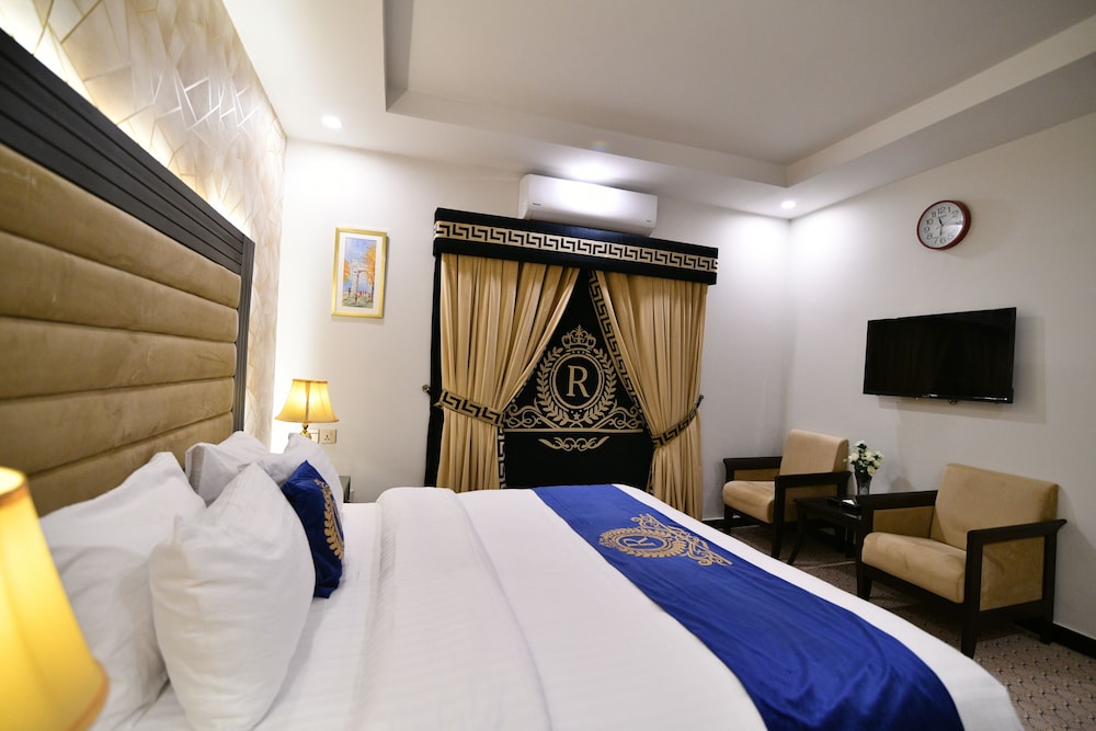 DELUXE, DOUBLE BED