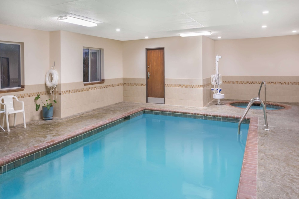 Super 8 By Wyndham Roswell 8/34