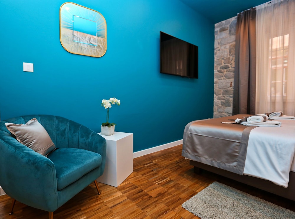 Riva Luxury Rooms 54/79