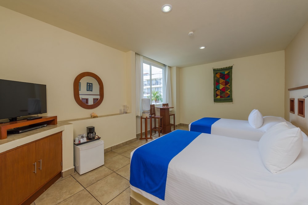 Ixchel Beach Hotel 15/50