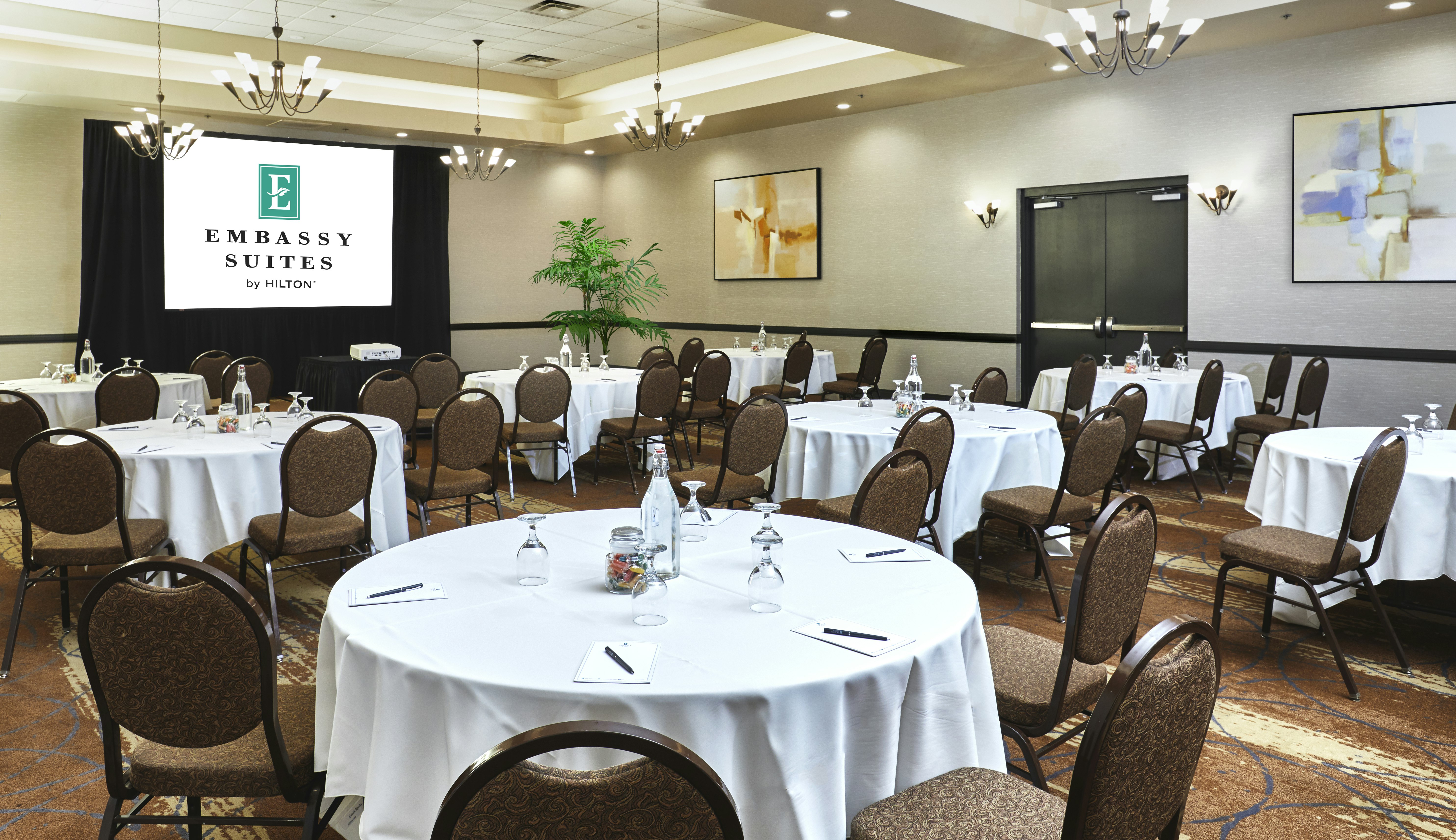 Embassy Suites by Hilton Phoenix Scottsdale 43/57