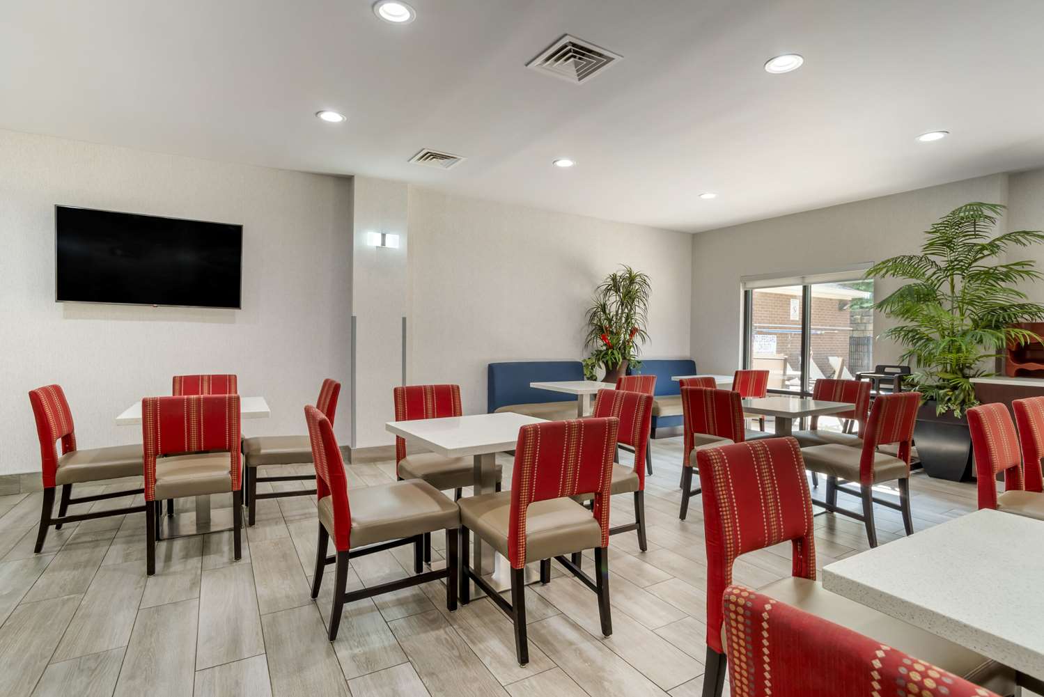 Comfort Suites At WestGate Mall 39/42