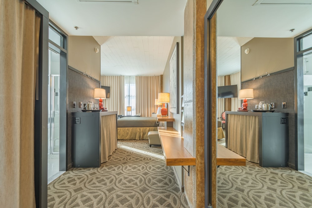 Proximity Hotel 16/71