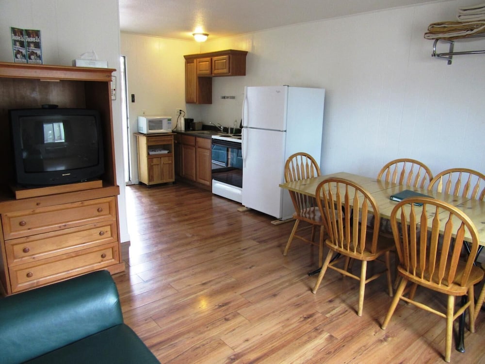 Yellowstone Country Inn 40/48