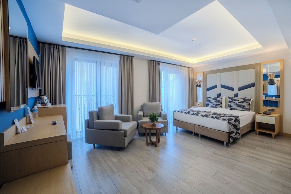 غرفة عائلية رباعية بسرير كوين مع أريكة، Downtown Sirkeci Hotel 5/10