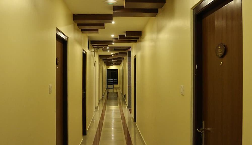 Mahadev Hotel photo4