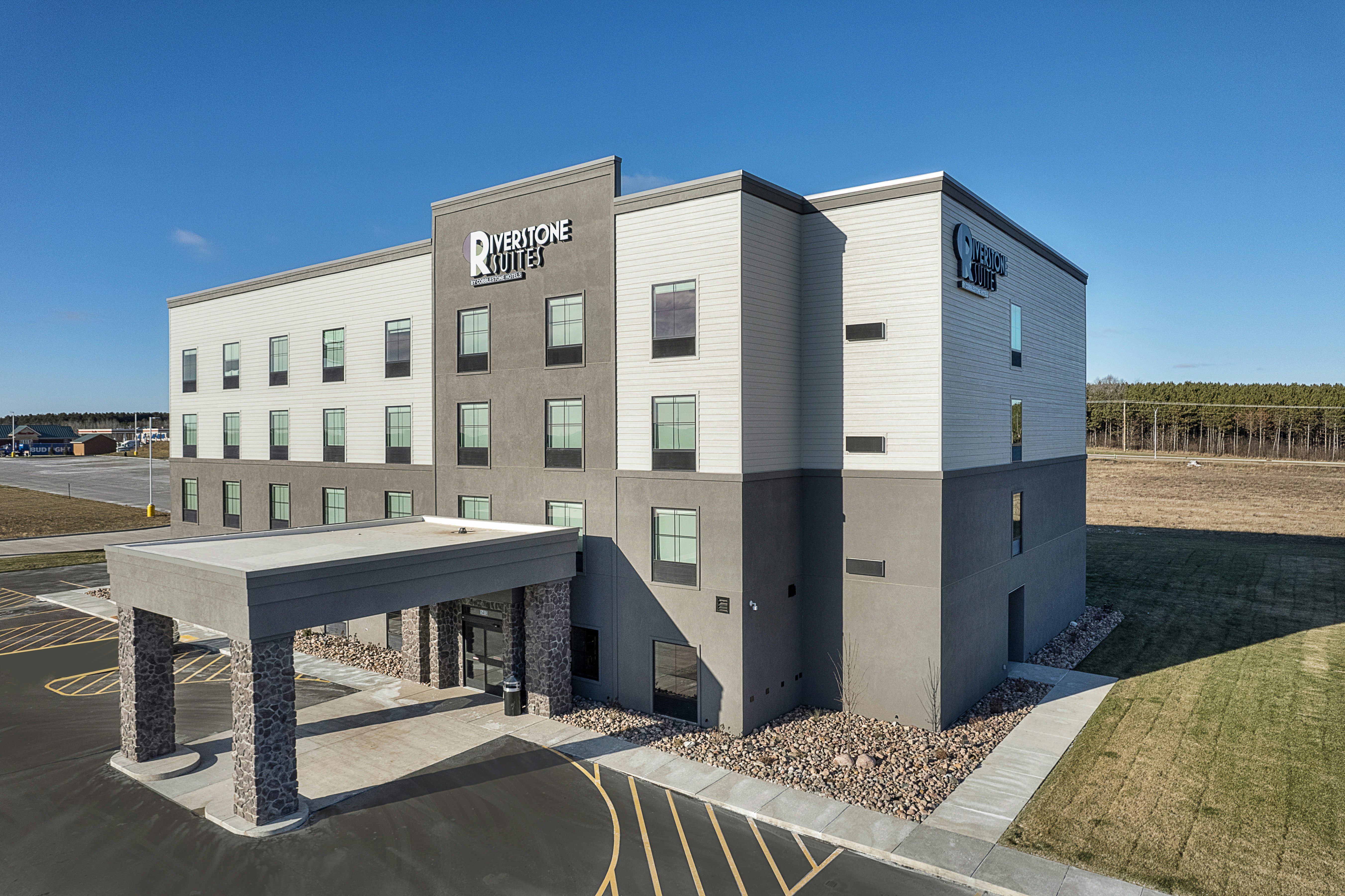 Riverstone Suites - Chippewa Falls 2/50