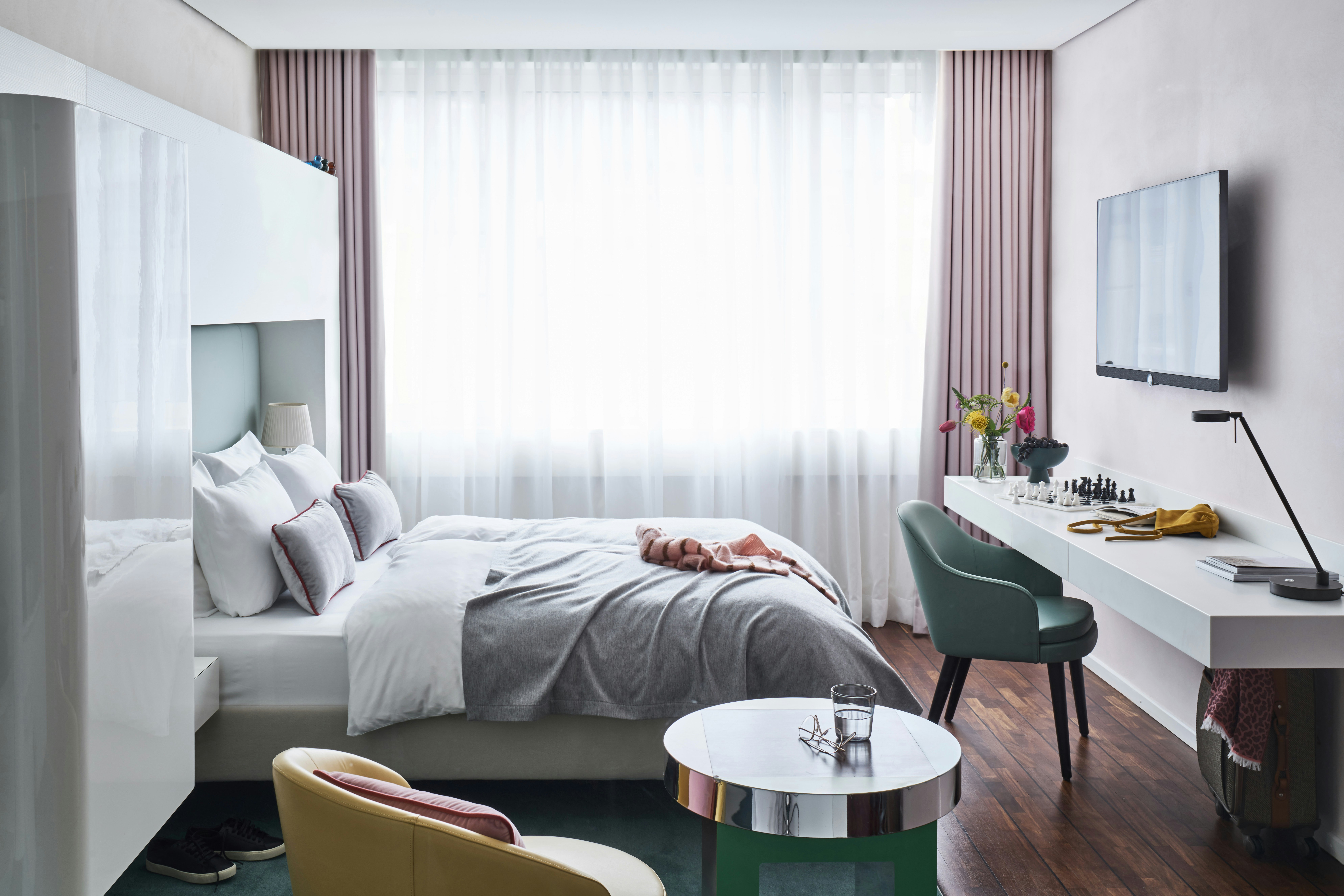 Side Hotel 12/57