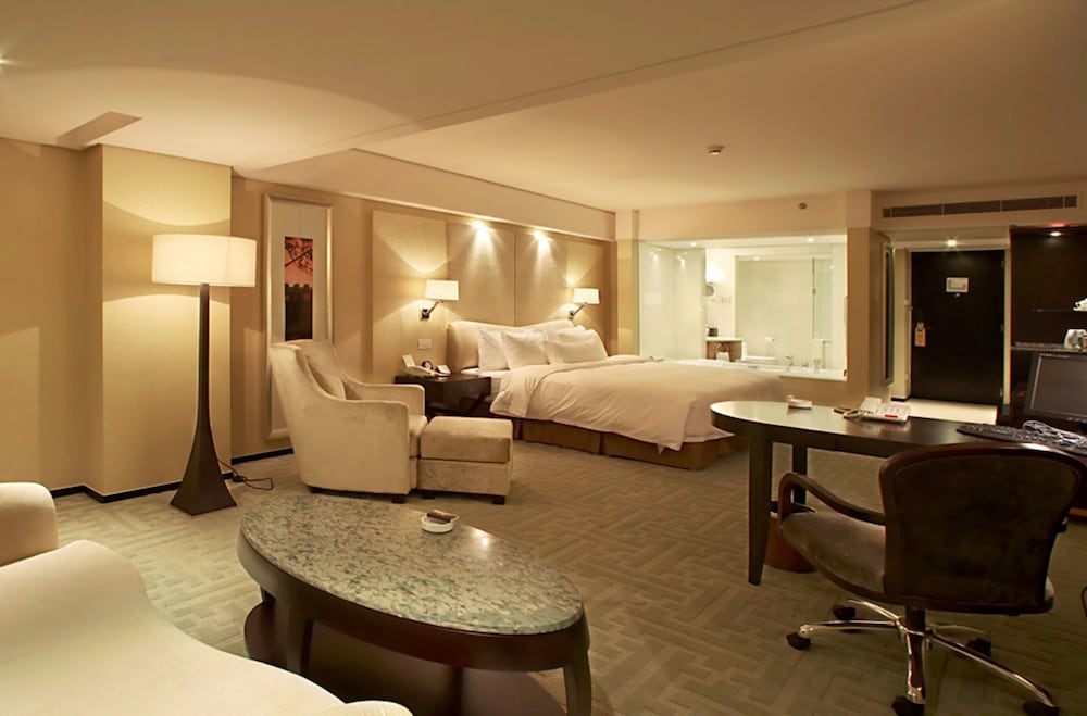 The Lakeview Hotel 25/25
