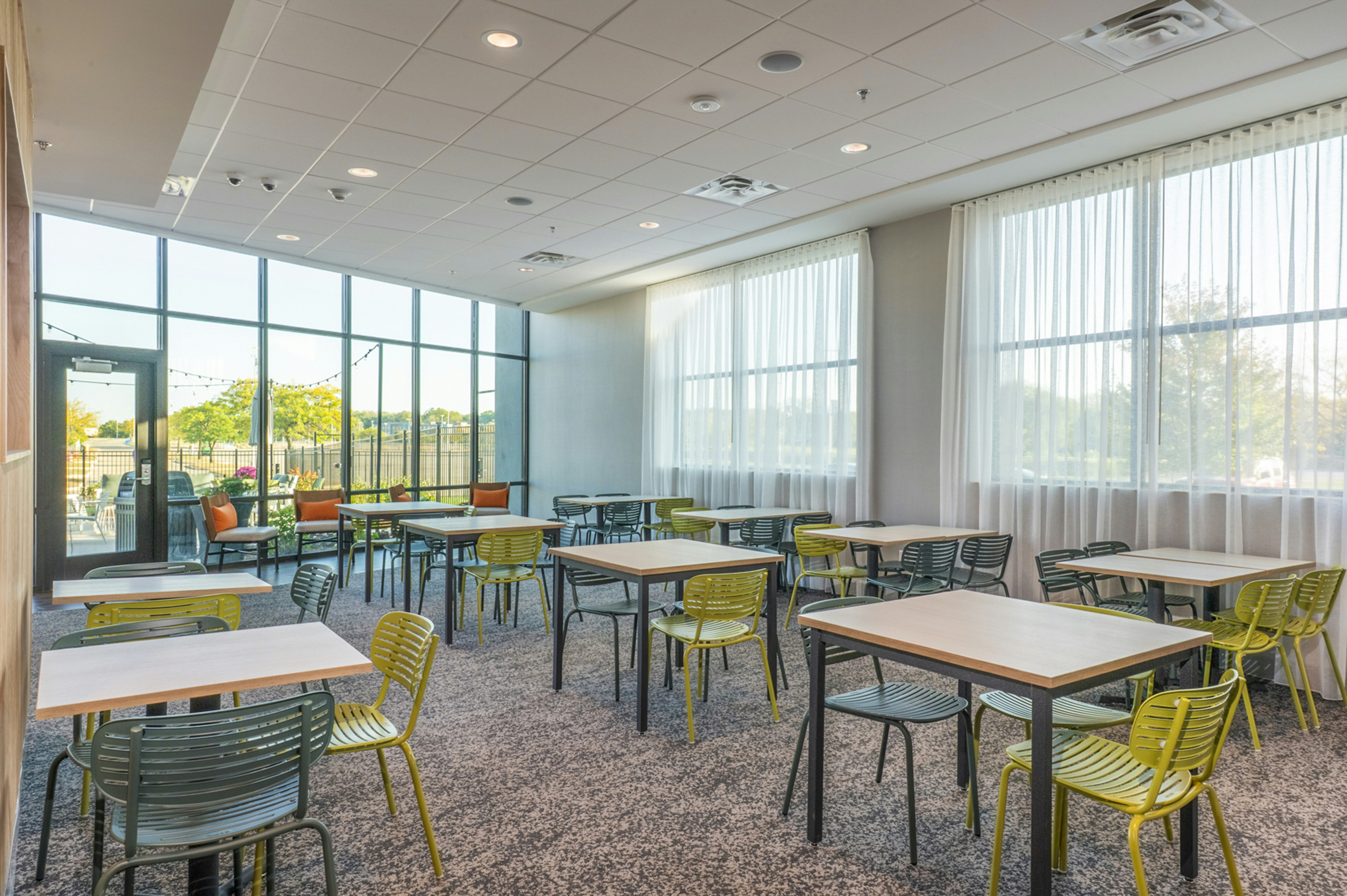 Spark by Hilton Madison Central 24/32