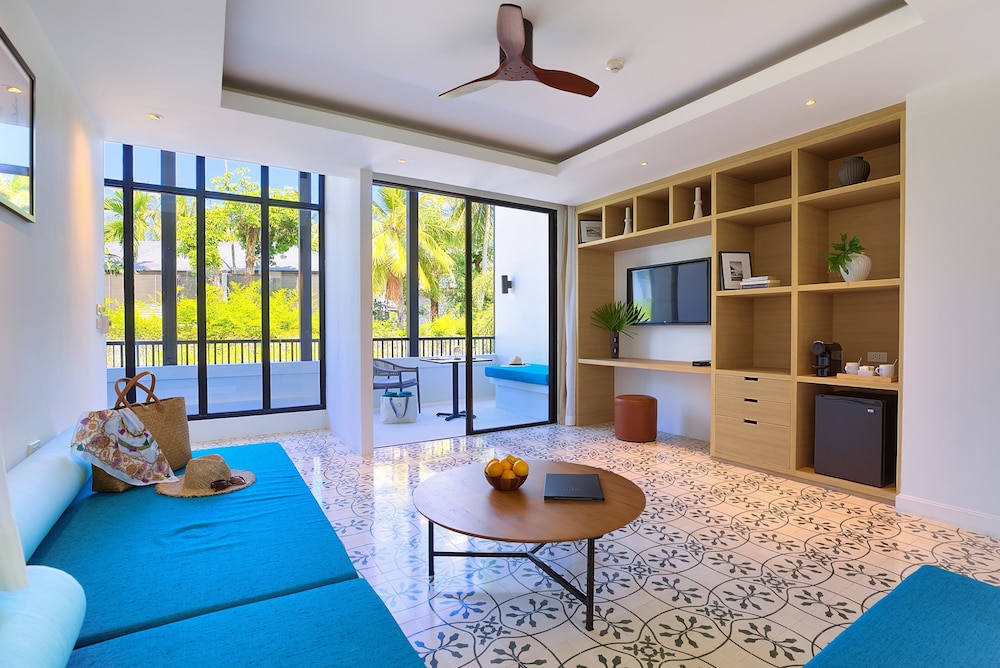 Outrigger Surin Beach Resort 47/74