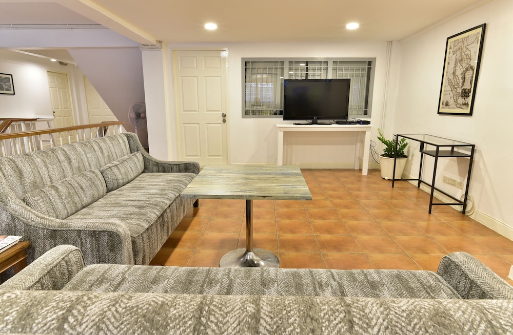Ratchadamnoen Residence 51/75