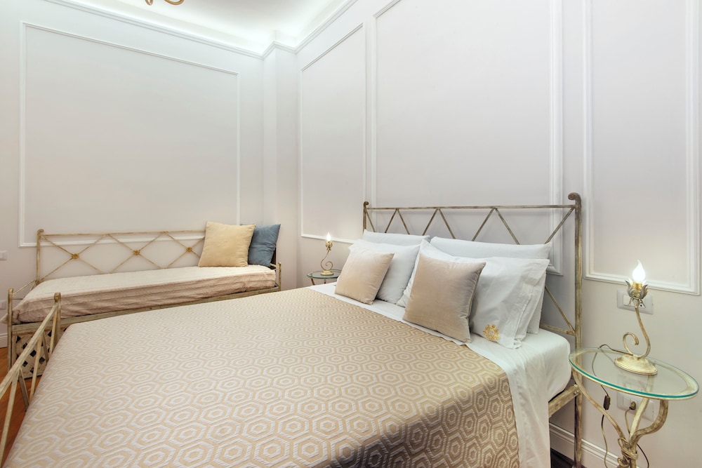 MARIA, SOFIA, DELUXE, TRIPLE, COURTYARD VIEW