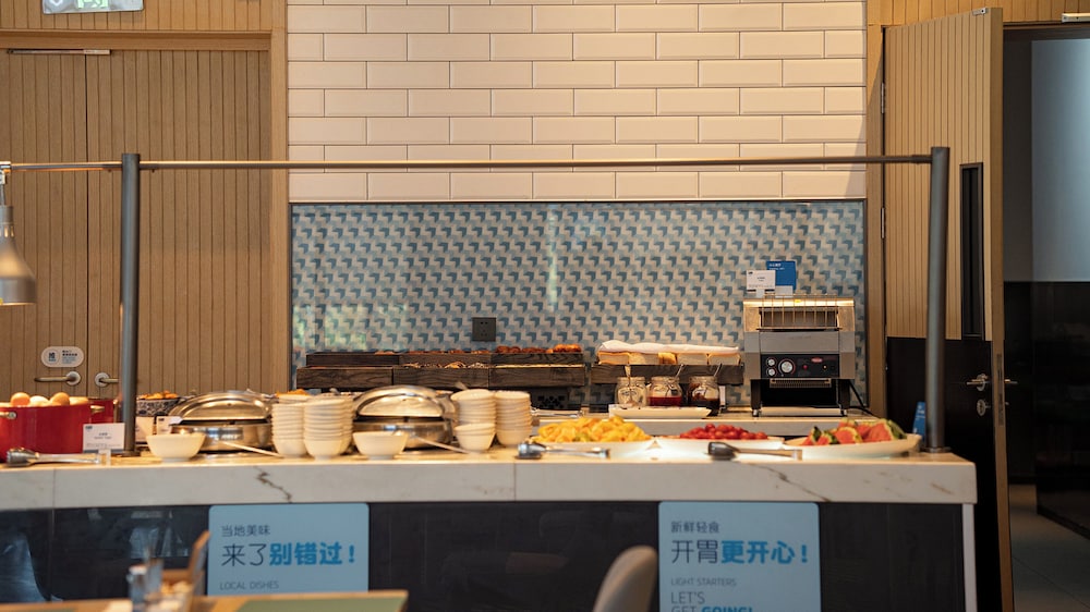 Holiday Inn Express Qingdao Jinshui 36/49