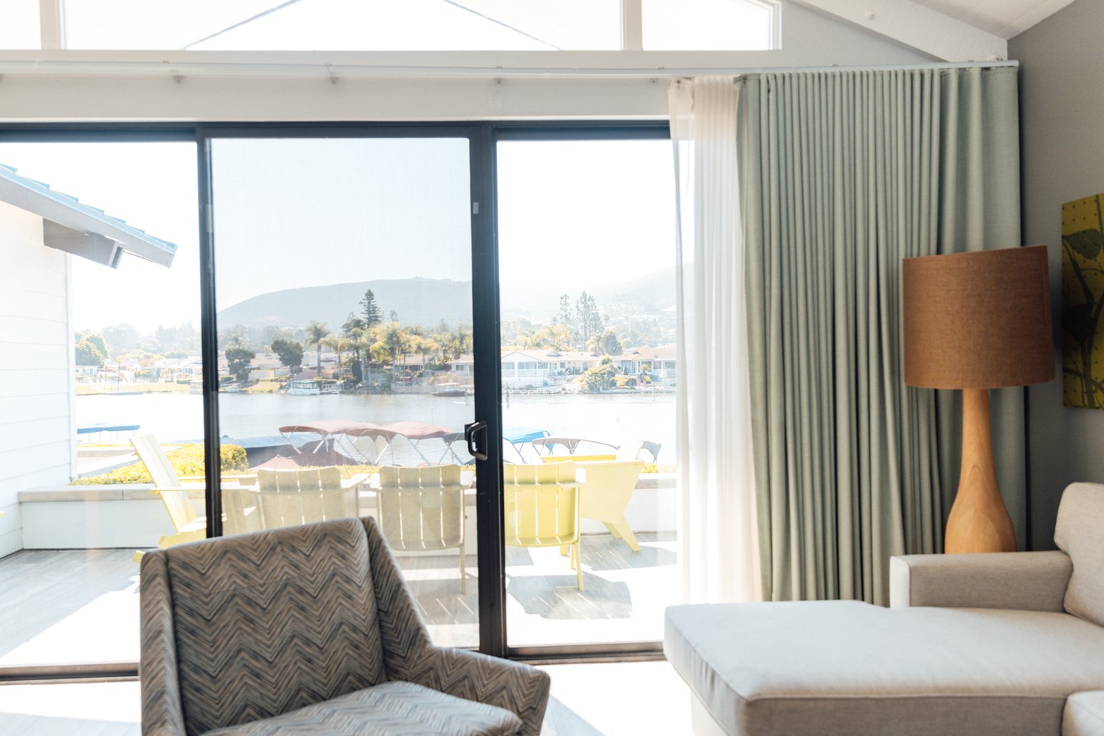 Lakehouse Hotel and Resort 71/100