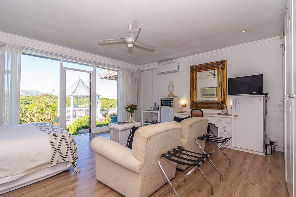 Kennedy's Beach Villa 35/50