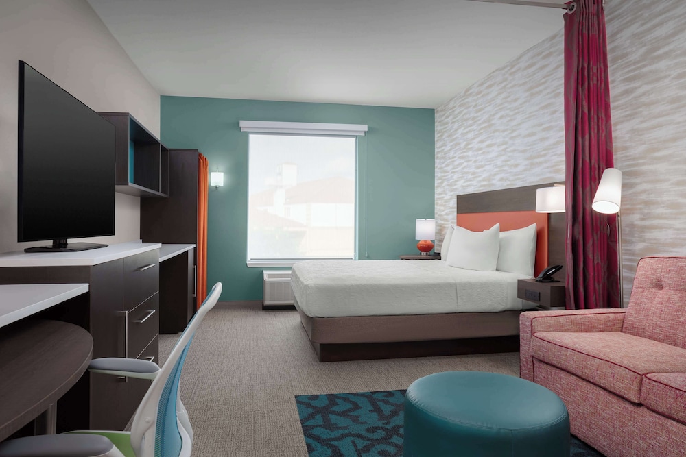 STUDIO, SUITE, KING BED