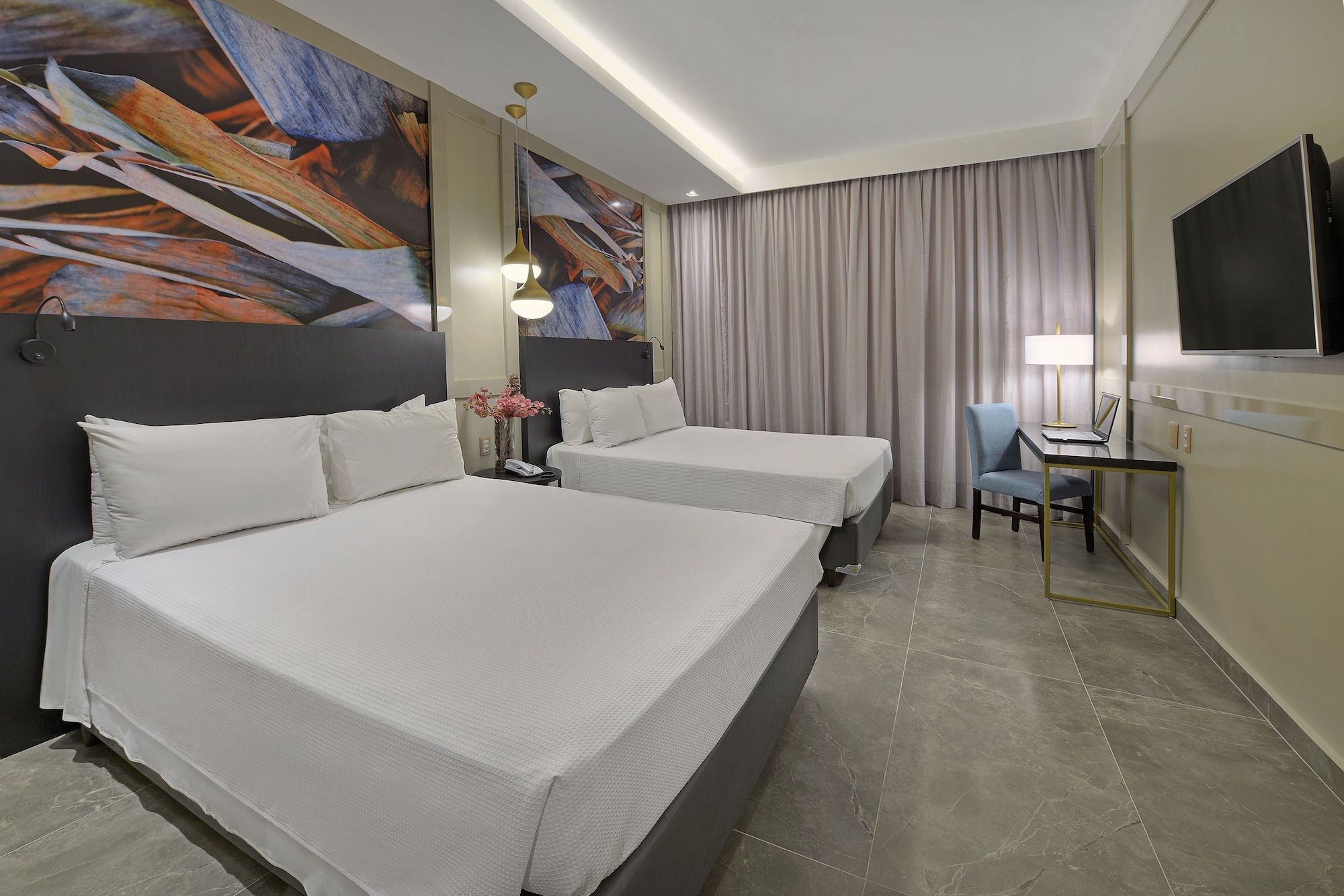 Luxury, 2 Queen Beds