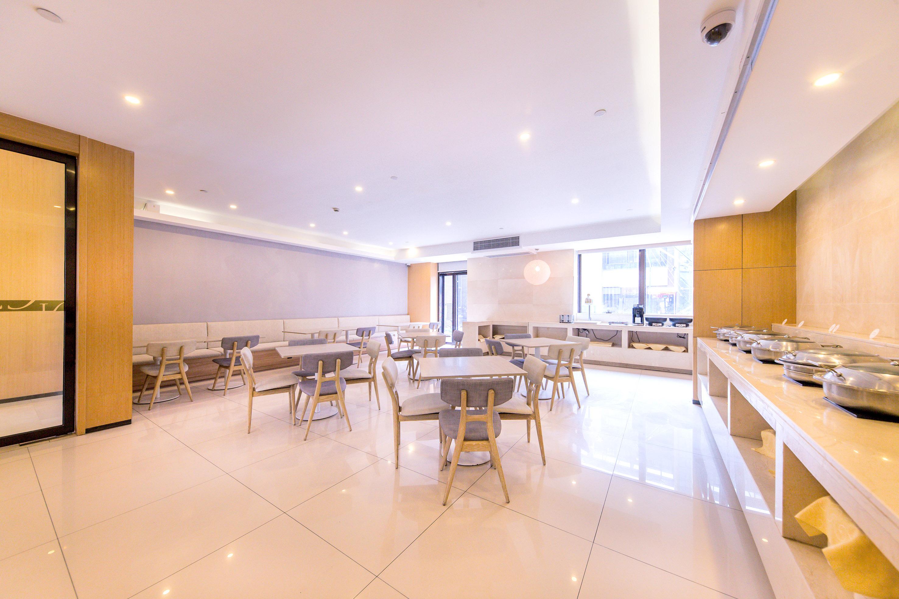 JI Hotel Shanghai Hongqiao Transport Hub Jiuting 17/18