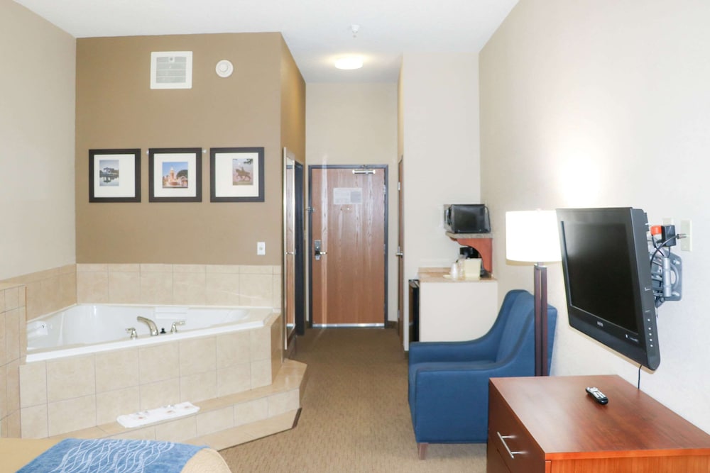 Comfort Inn and Suites Sikeston I-55 17/47