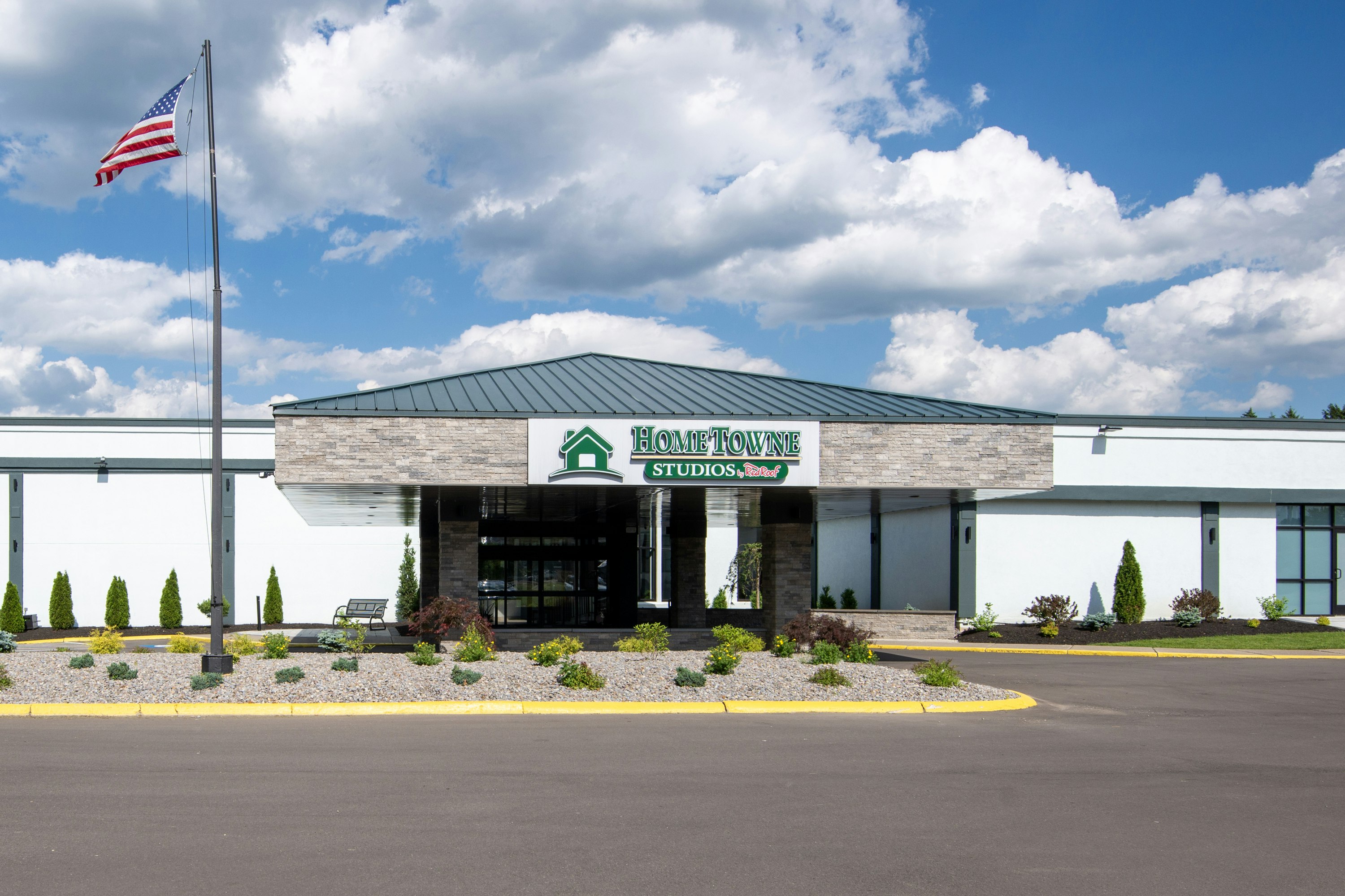 HomeTowne Studios by Red Roof & Conference Center Cortland 5/55