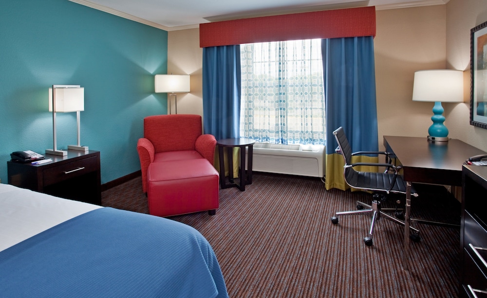 Holiday Inn Express Suites North Kansas City Ex Quality Inn Suites 40/52