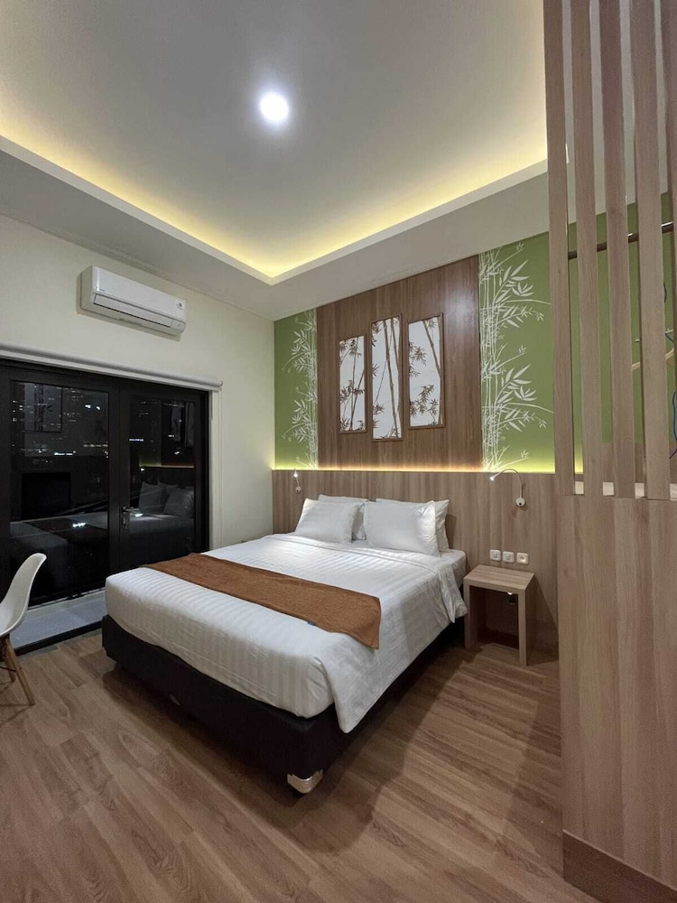 Premier, King Bed, D'Bamboo Suites 7/10