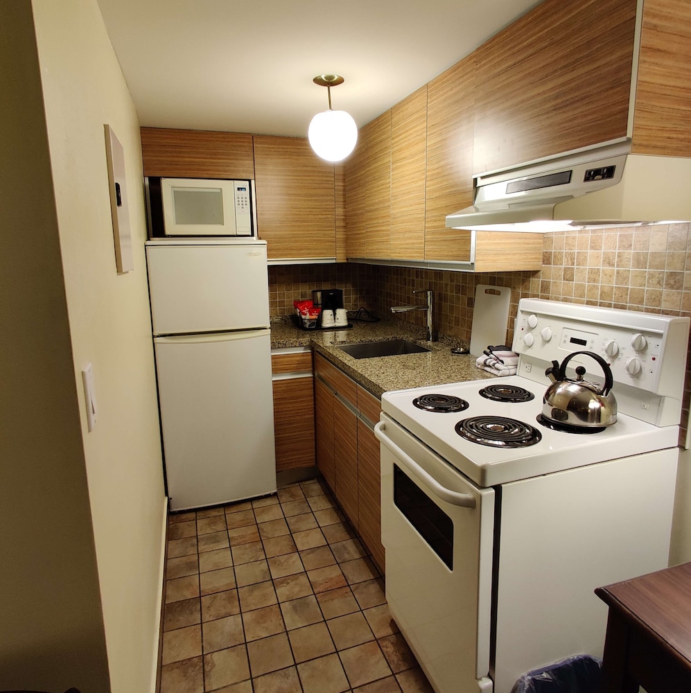 Best Western Plus Burnaby Hotel 60/76