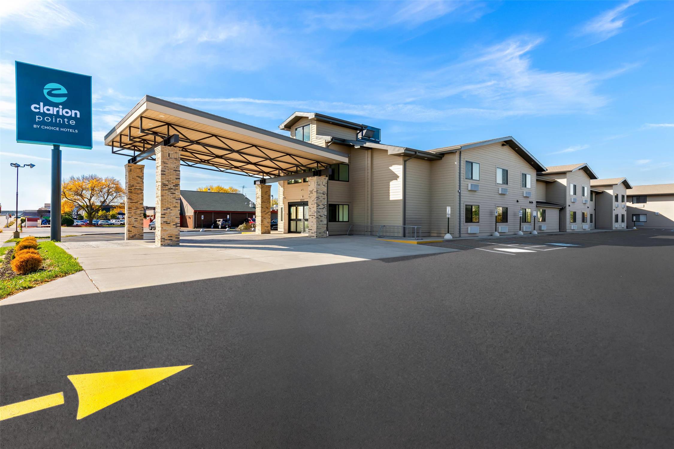 Clarion Pointe Milwaukee Airport 22/24