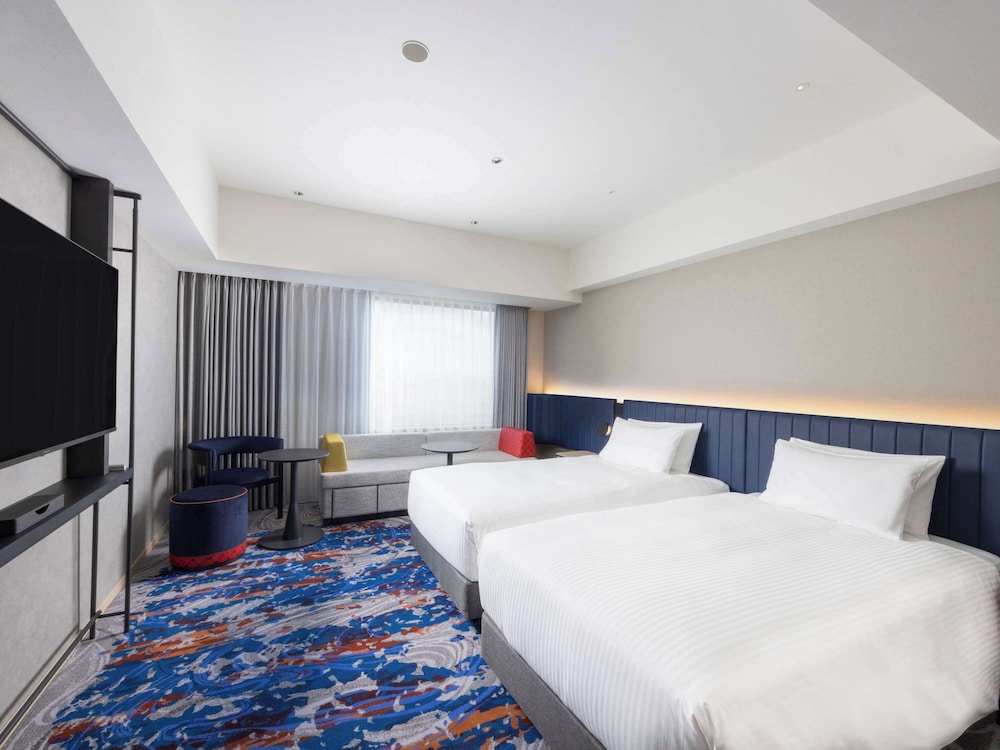 SUPERIOR, FAMILY, TWIN BEDS