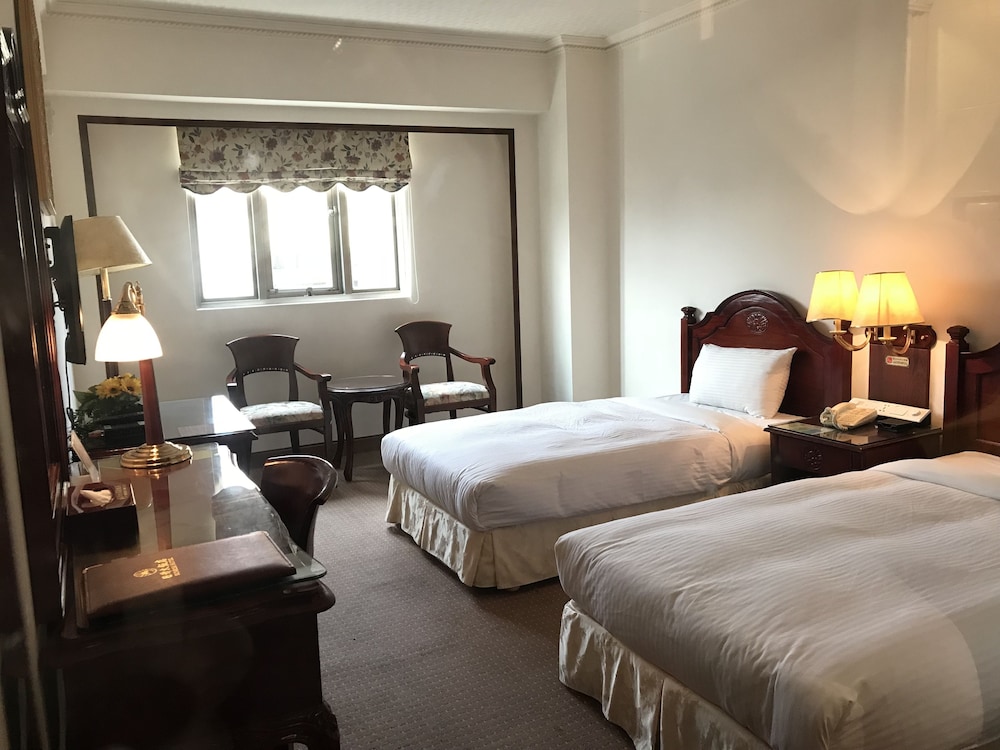 Sunrise Hotel 10/44