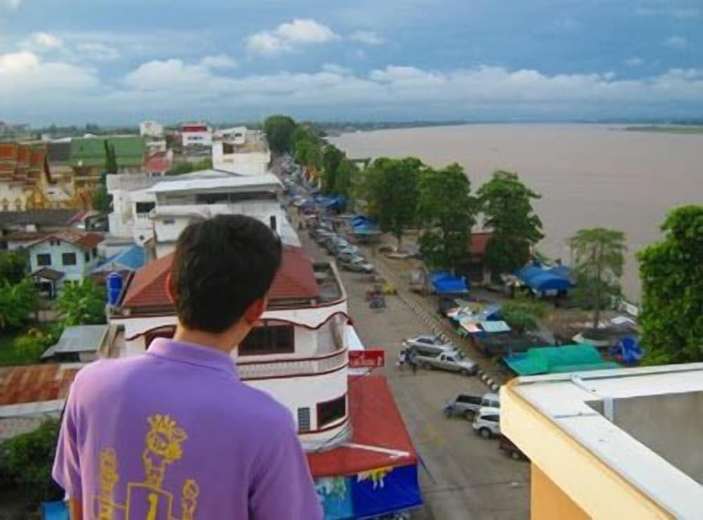 Riverfront Hotel Mukdahan 12/28