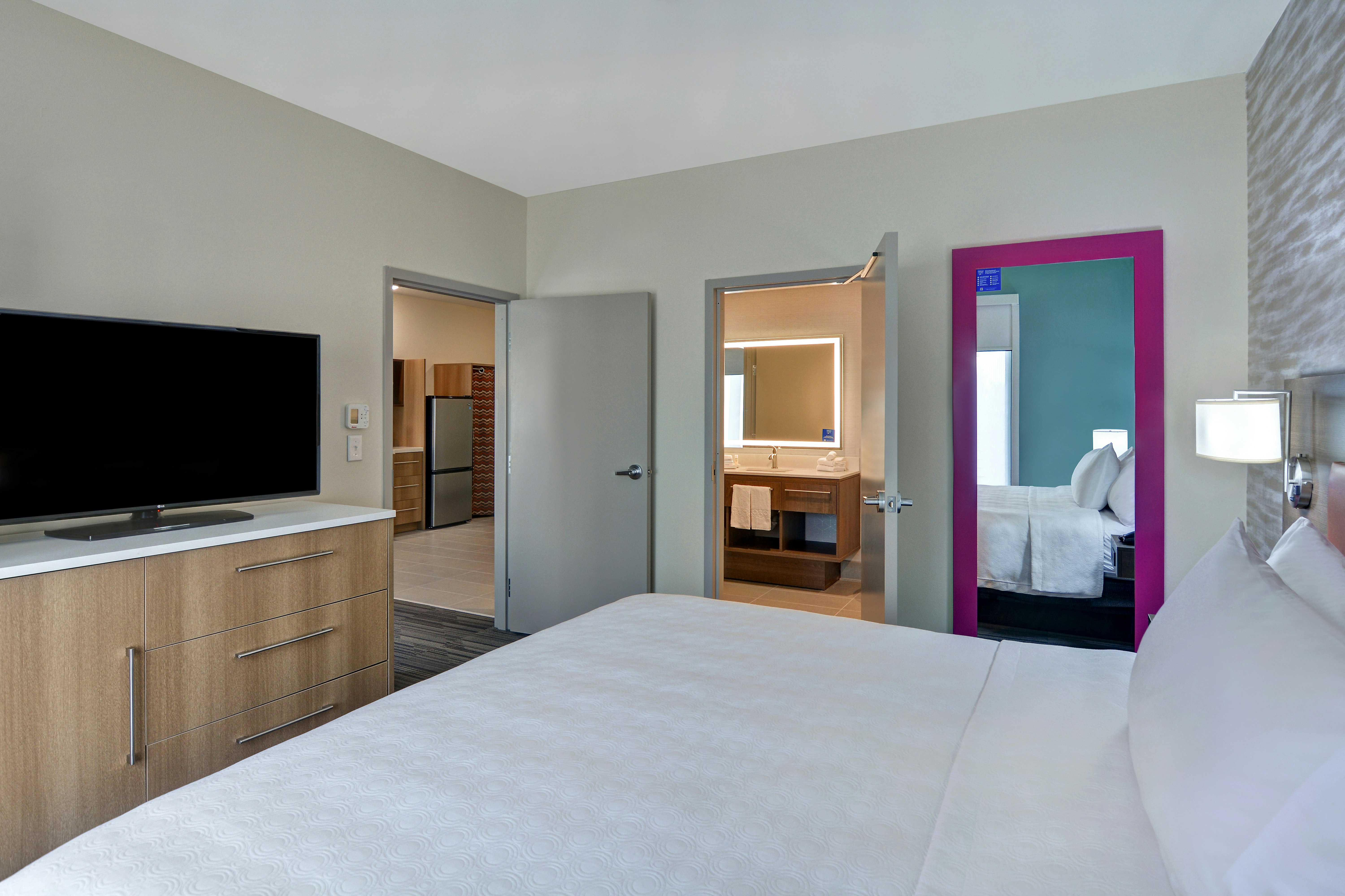 1 BEDROOM, SUITE, KING BED