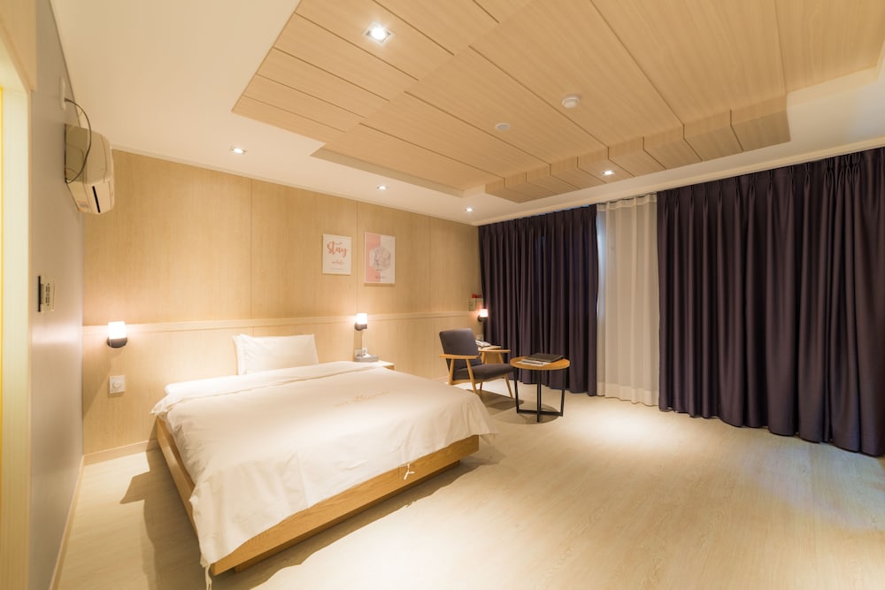 SUITE, DOUBLE BED