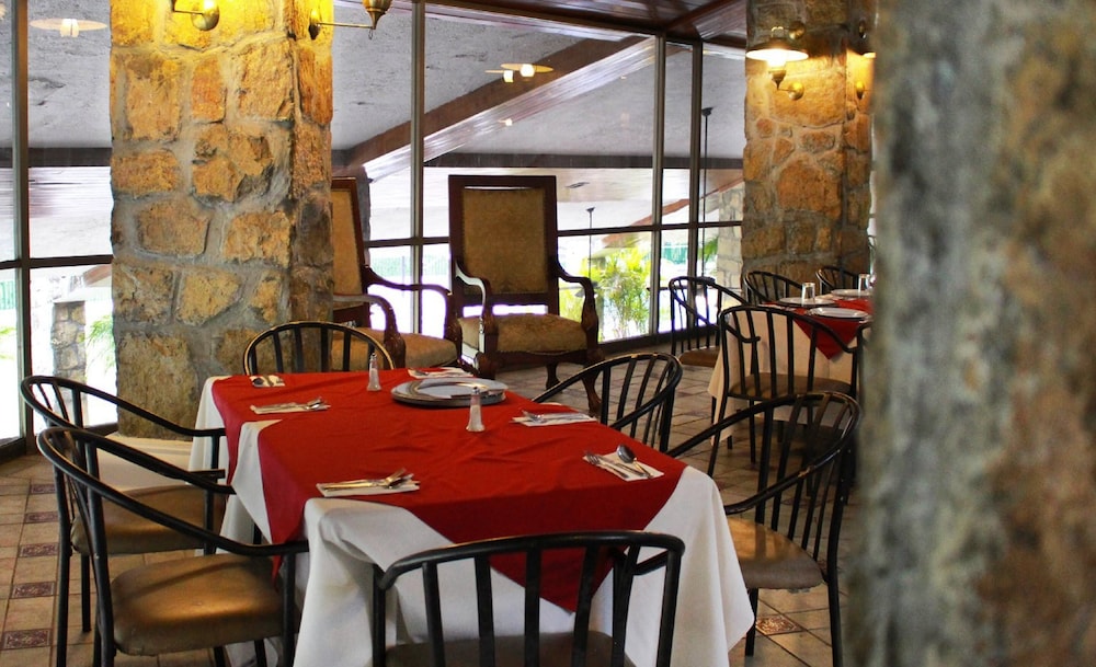 Bahia Escondida Hotel 46/65